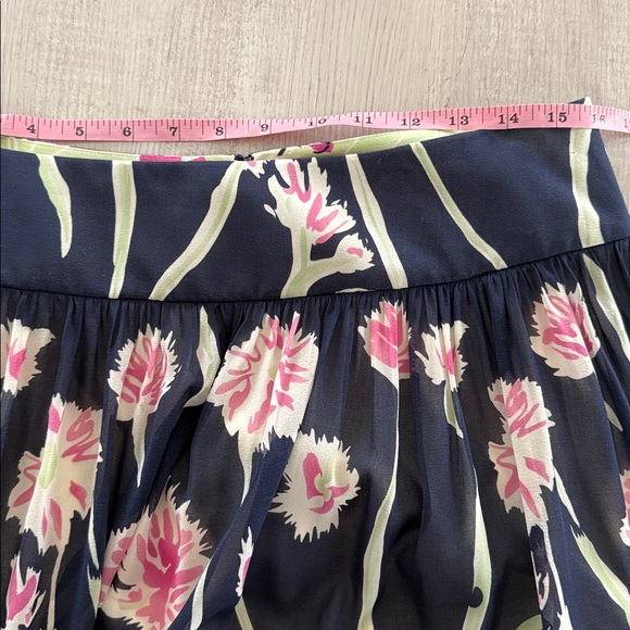 St. John Collection Navy & Pink Floral Silk A-Line Skirt | Size 10 - Picture 7 of 11